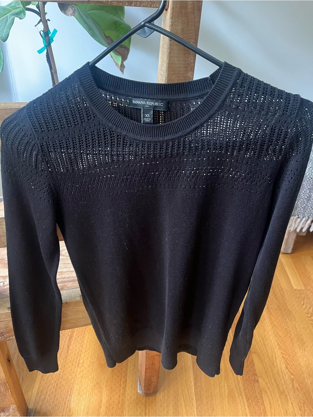 Banana Republic Women’s Black Crewneck Knit Sweater